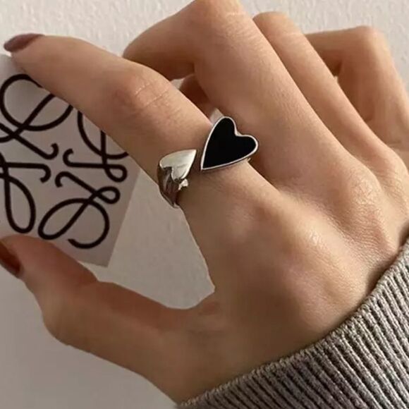 Dark Hearts Silver Tone Black Enamel Heart Punk Emo Goth Adjustable Ring NWOT - Picture 3 of 15